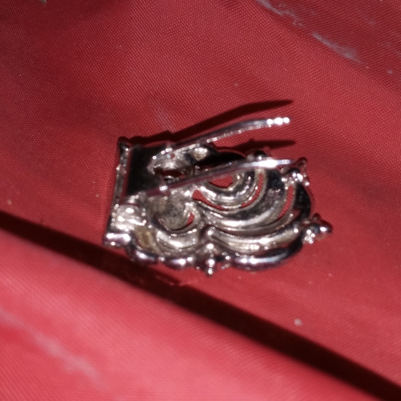 Stunning simulate gem brooch - Picture 2 of 2